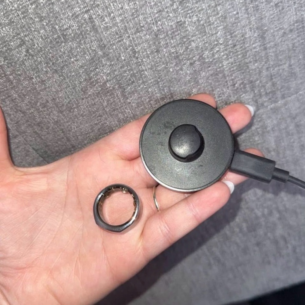Oura Ring – Size 8 – Excellent Condition ✨